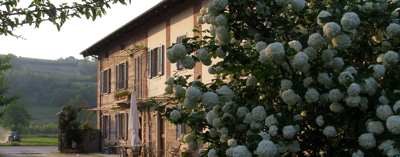 cascina_con_trattore